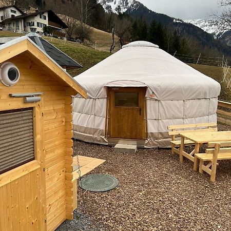 Jurte Beim Lama- & Alpakahof Triesenberg Hotell Exteriör bild