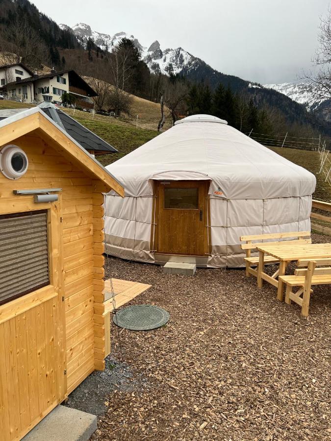 Jurte Beim Lama- & Alpakahof Triesenberg Hotell Exteriör bild