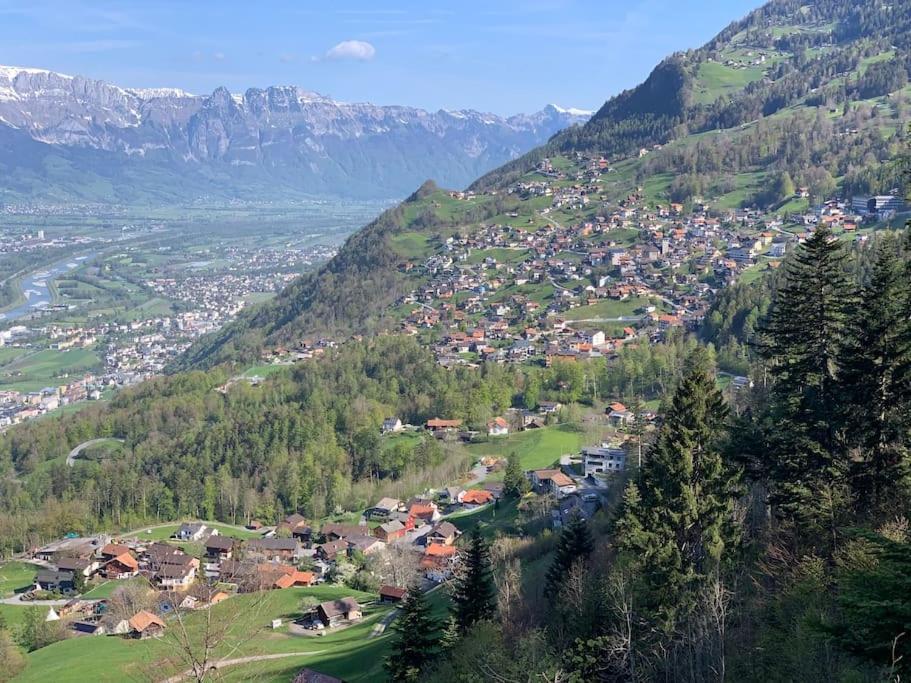 Jurte Beim Lama- & Alpakahof Triesenberg Hotell Exteriör bild